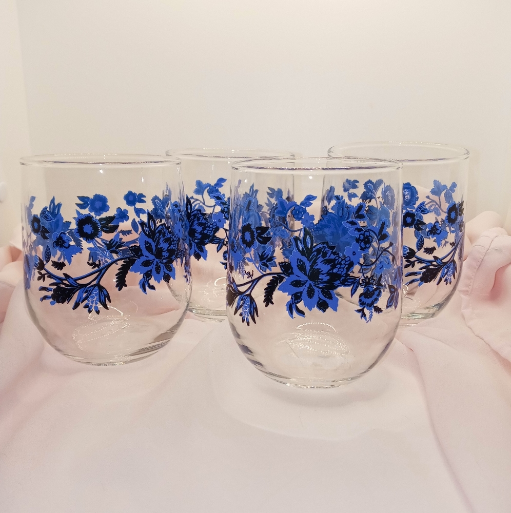 Set of (4) vintage blue floral stemless wine glasses